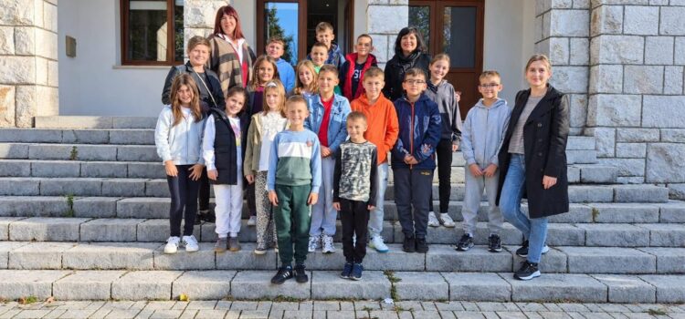 MJESEC HRVATSKE KNJIGE U NAŠOJ KNJIŽNICI