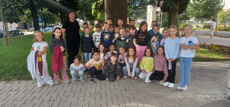 Posjeta učenika knjižnici povodom Mjeseca hrvatske knjige